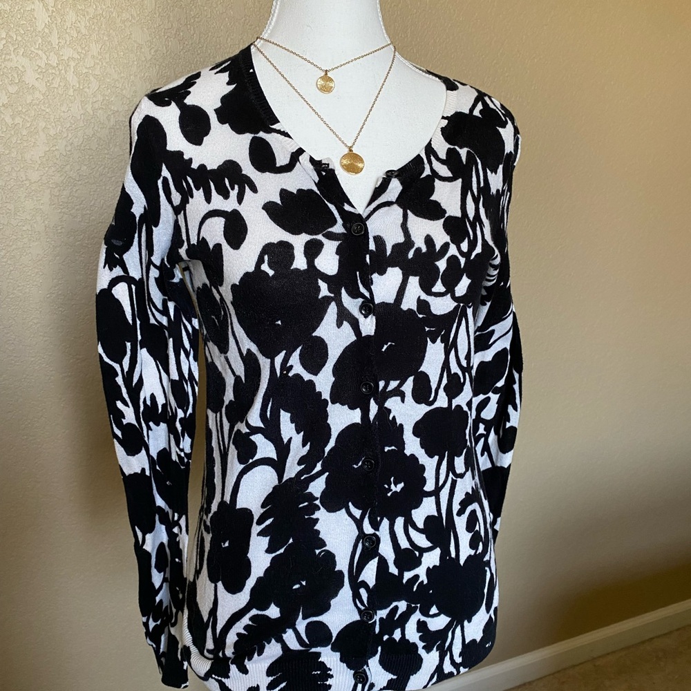 Ann Taylor Black and White Long Sleeve Fitted Blouse